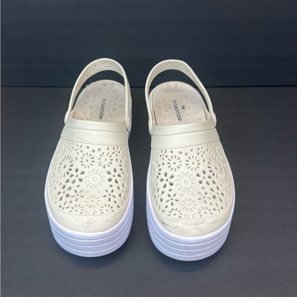 Boaonda Cream and White Perforated Platform Clogs Women’s Size 9 - Picture 10 of 10